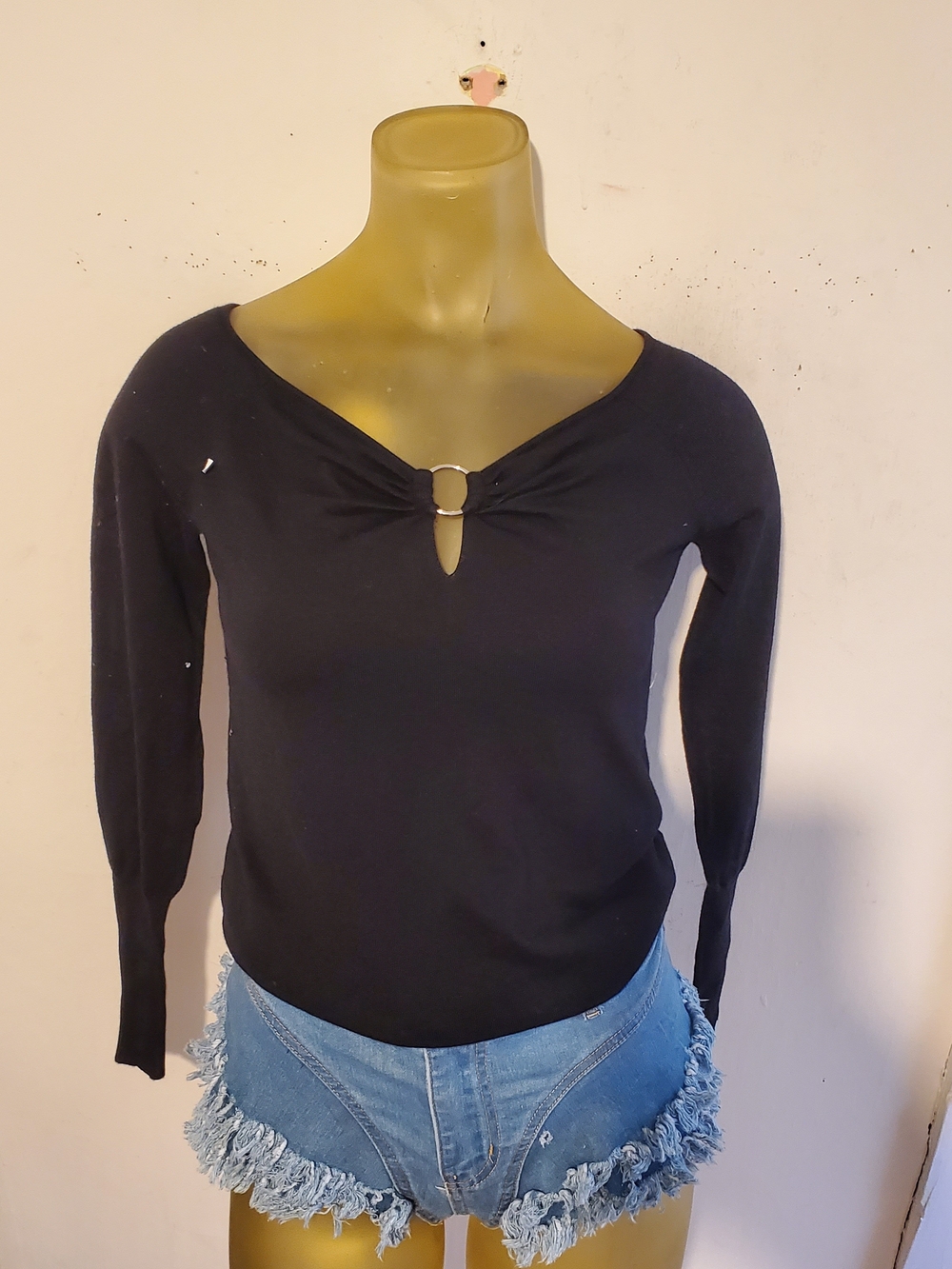 Women's Black Long-Sleeve Ring-Accent V-Neck Top